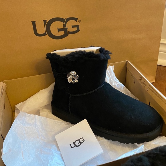NWT UGG W Mini Bailey Button Gem in Black - Picture 4 of 6